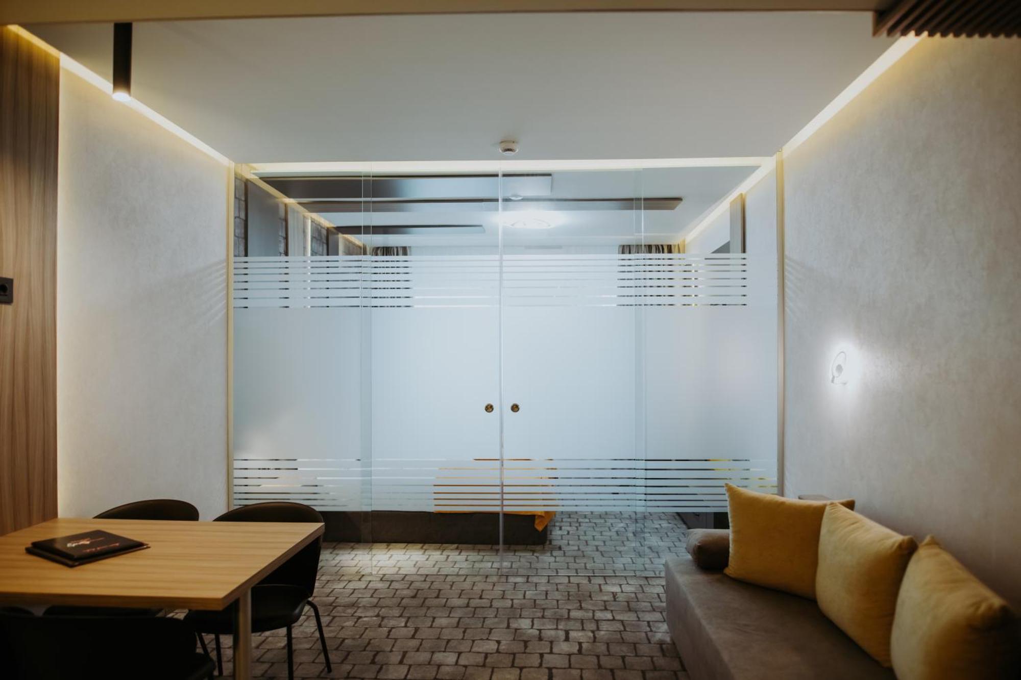 Hotel Epic Centrum Cisnădie المظهر الخارجي الصورة