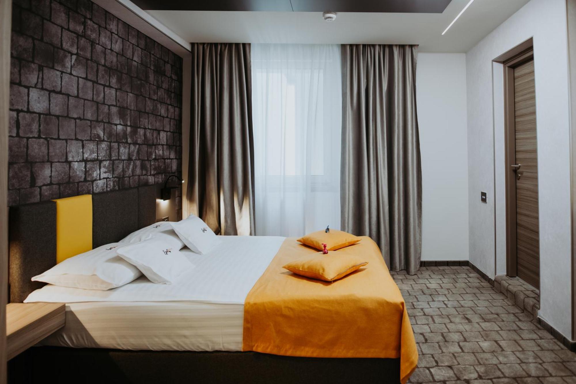 Hotel Epic Centrum Cisnădie المظهر الخارجي الصورة