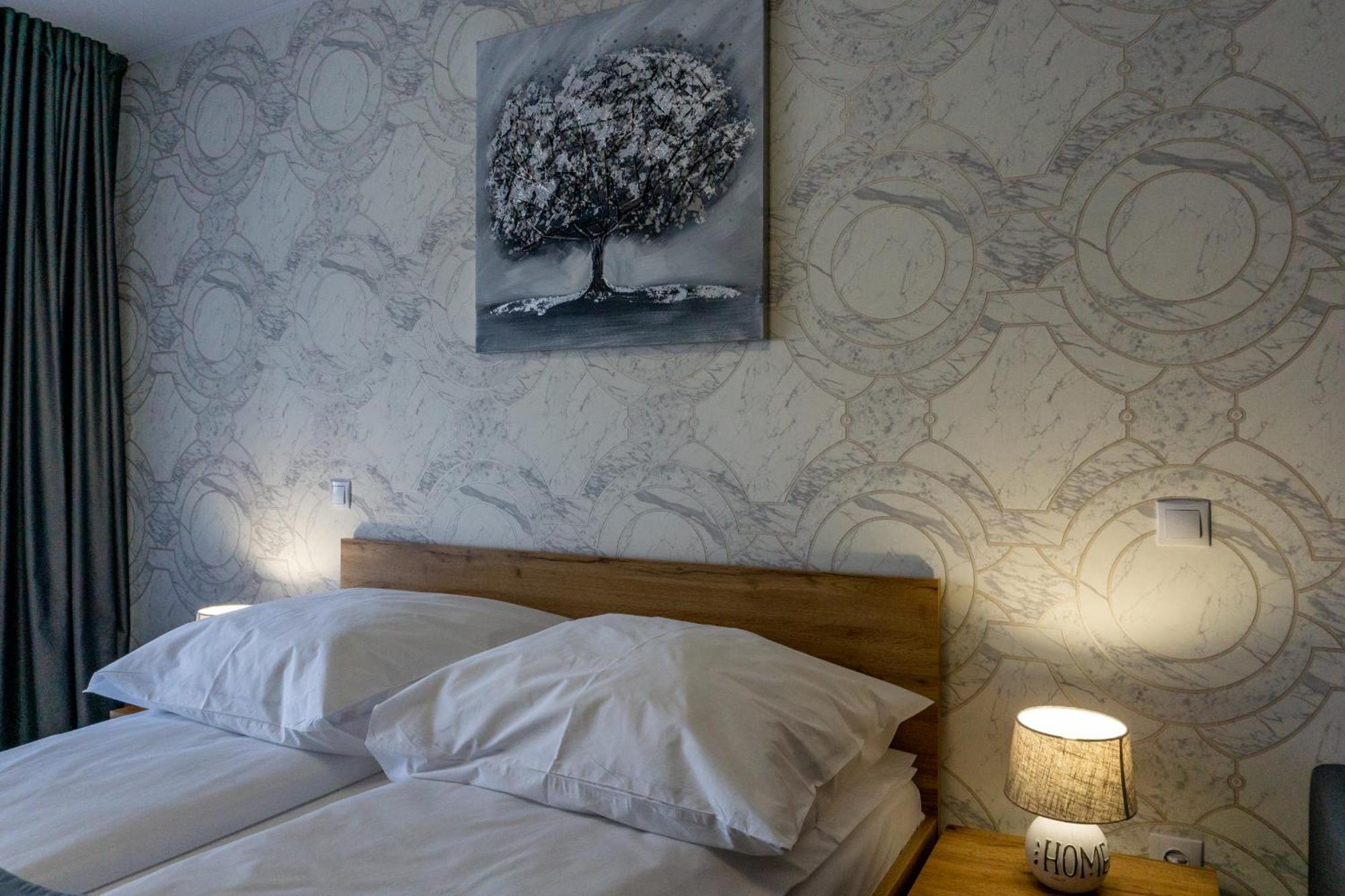 Hotel Epic Centrum Cisnădie الغرفة الصورة
