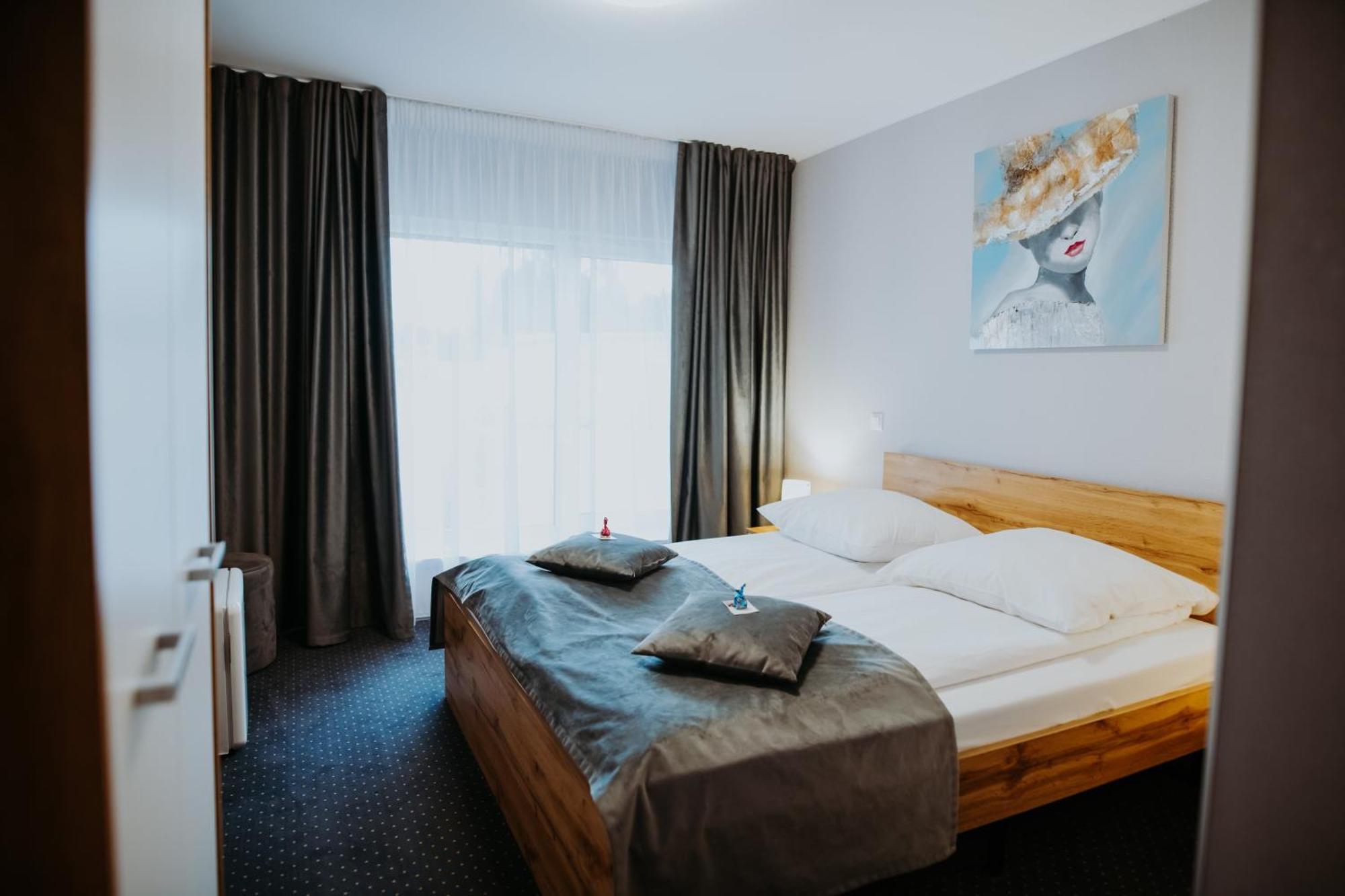 Hotel Epic Centrum Cisnădie المظهر الخارجي الصورة